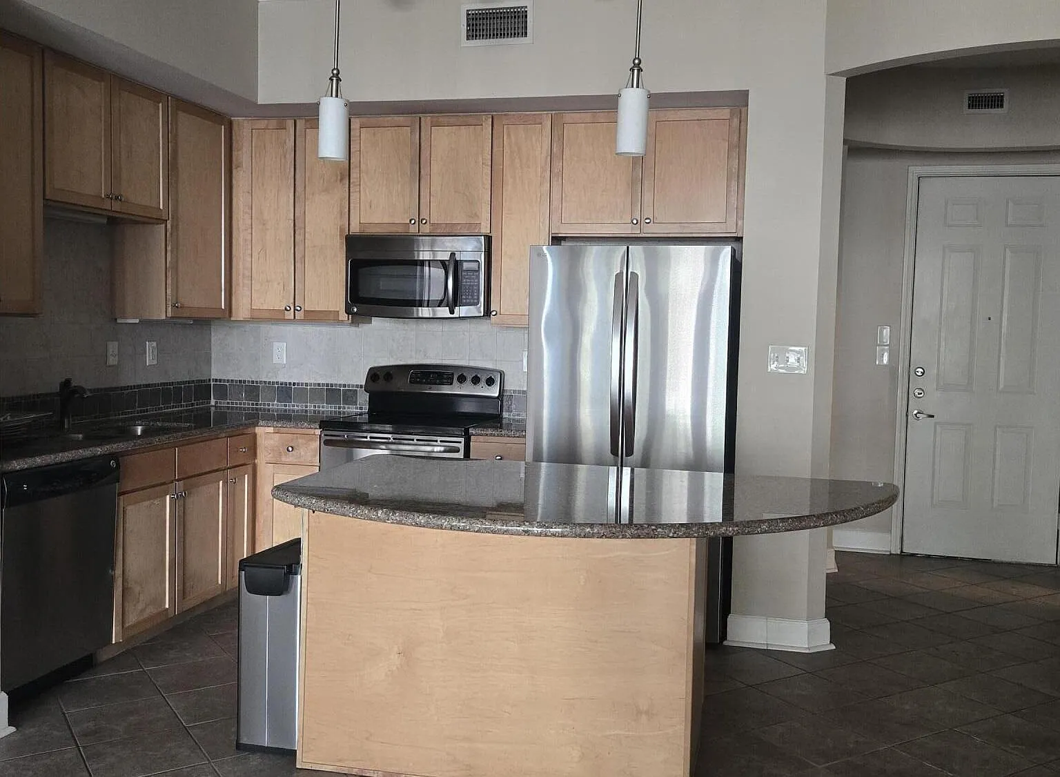 1 bed, 1071 sqft, $1,850 — Photo 3