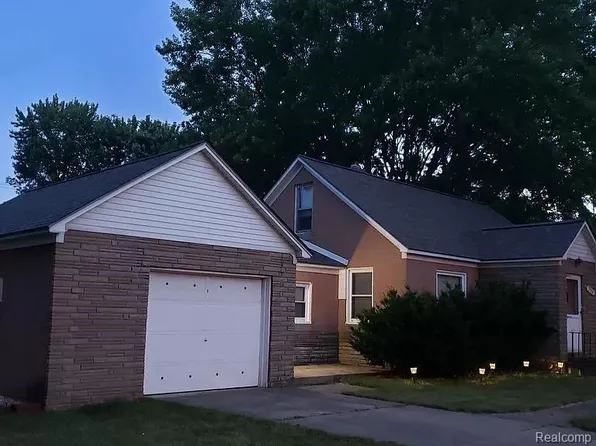2111 W Forteen Mile Rd, Royal Oak, MI 48073