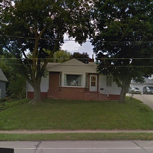 1st image of 905 N Market St