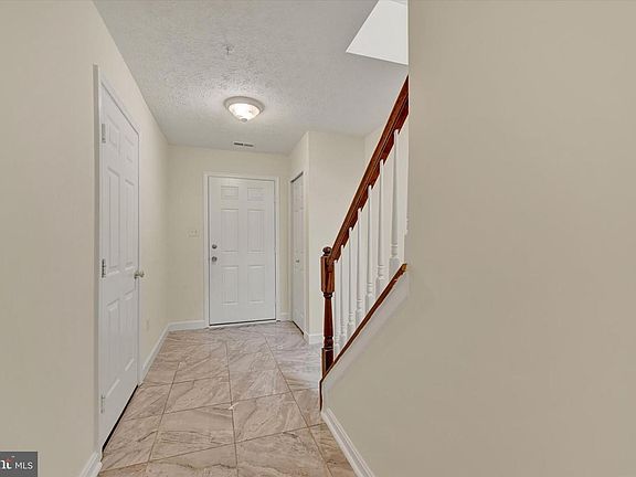 4th image of 3325 Hollow Ct