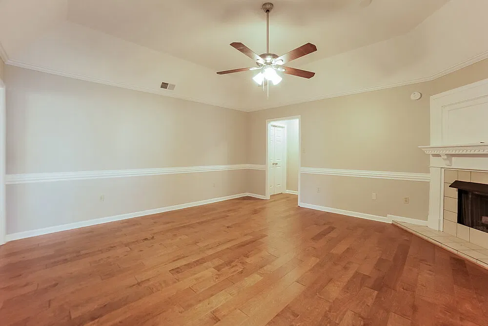 3 bed, 2.0 bath, 2201 sqft, $3,320 — Photo 4