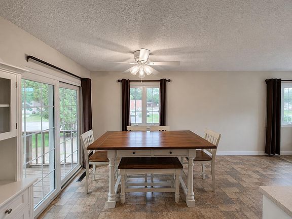 3rd image of 562 Jones Rd