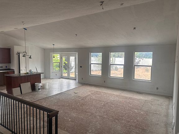 4th image of 6804 S Majestic Rd
