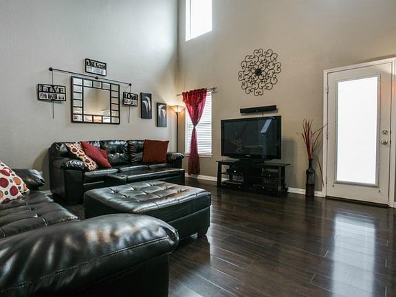 5th image of 321 Celia Cir