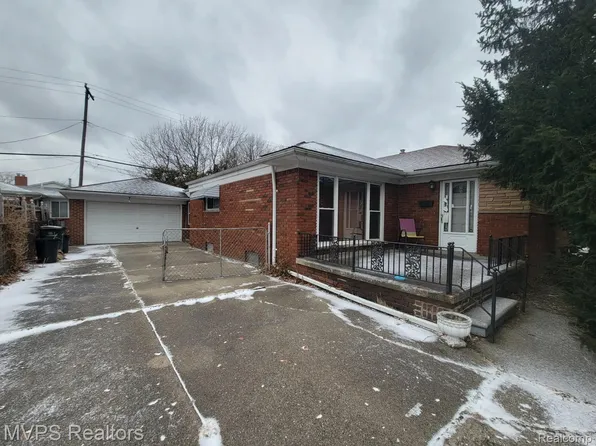 21407 Pallister St, Saint Clair Shores, MI 48080