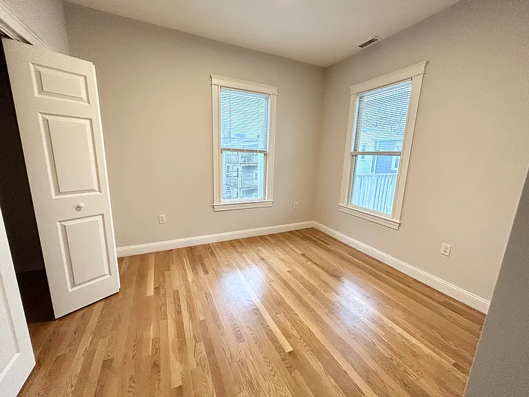 12 Buttonwood St #3L — Photo 8
