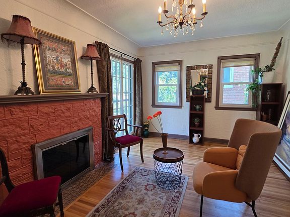 5th image of 1136 Xerxes Ave S