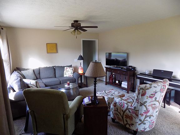 5th image of 632 Hillcrest Dr