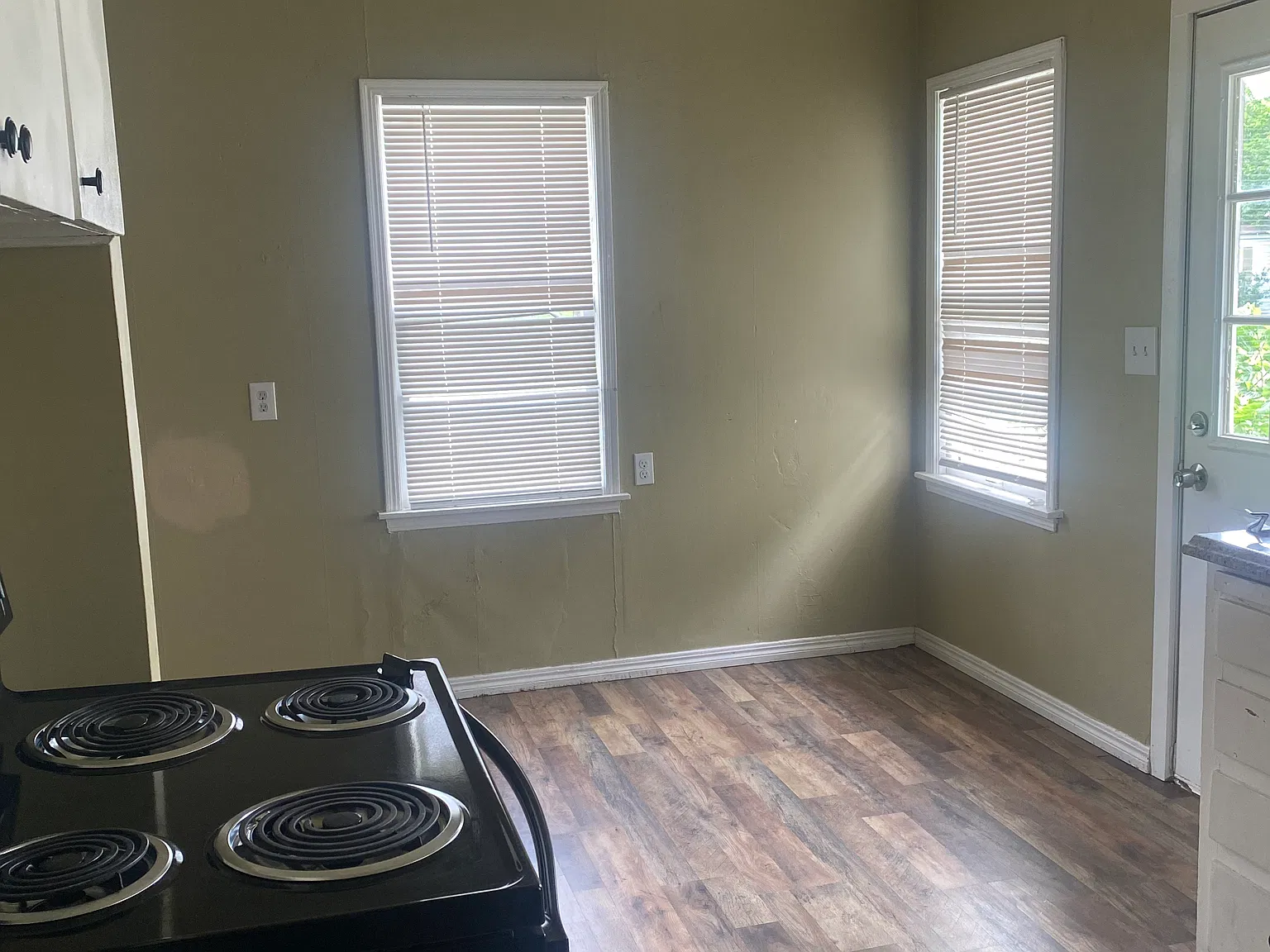316 E Jarman Dr — Photo 2