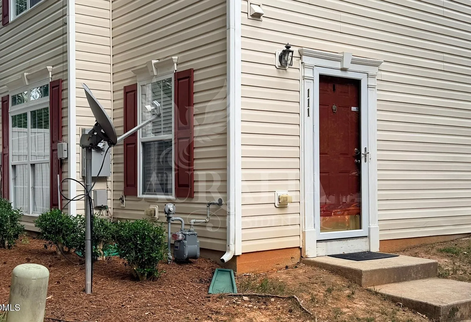 3 bed, 2.5 bath, 1740 sqft, $1,800 — Photo 3