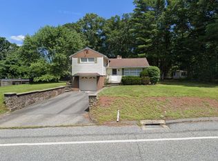 1133 Riverside Dr, North Grosvenordale, CT 06255