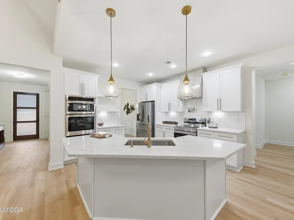 370 Harbour Shores Dr, Jackson, GA 30233