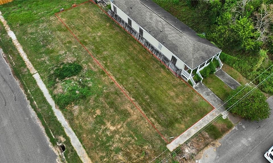 2nd image of 2104 Deslonde St