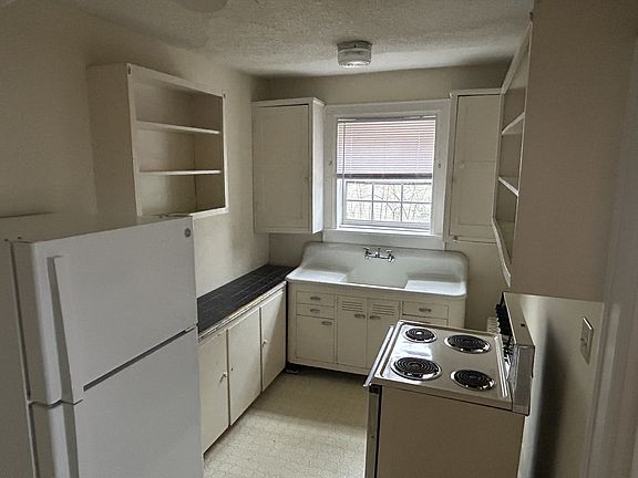 4th image of 463 Worth St NW #B