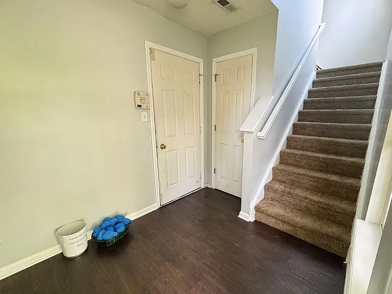Potomac Square Pl — Photo 9