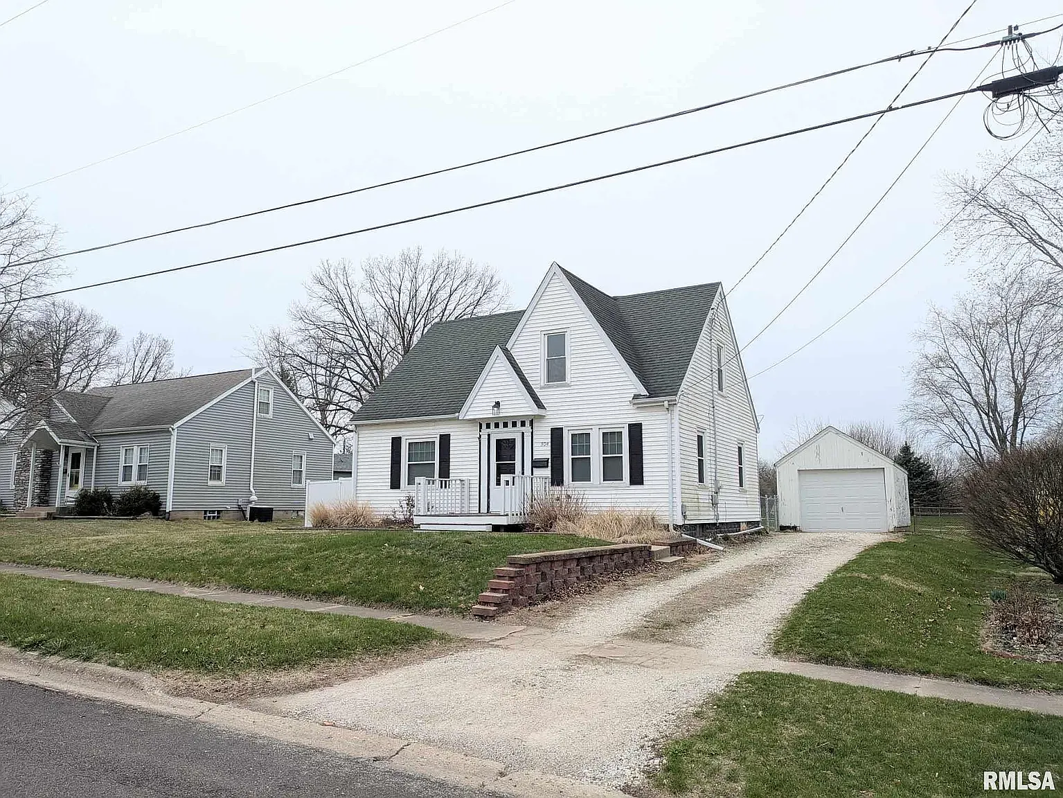 3 bed, 1376 sqft, $2,000 — Photo 2