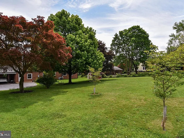 2 Cinnamon Fern Rd — Photo 33