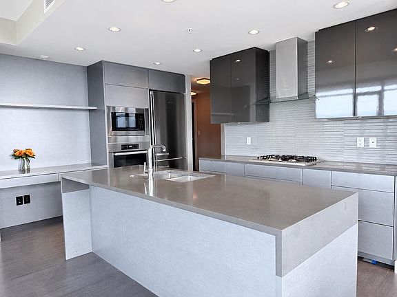 5th image of 4508 Hazel St #3707