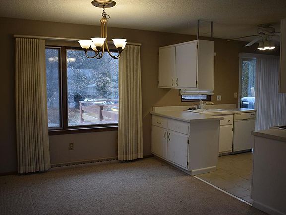 5th image of 4915 Oakley St