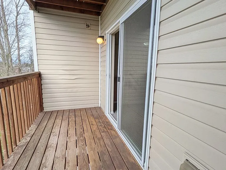 Wellesley Park Apartments — Photo 18