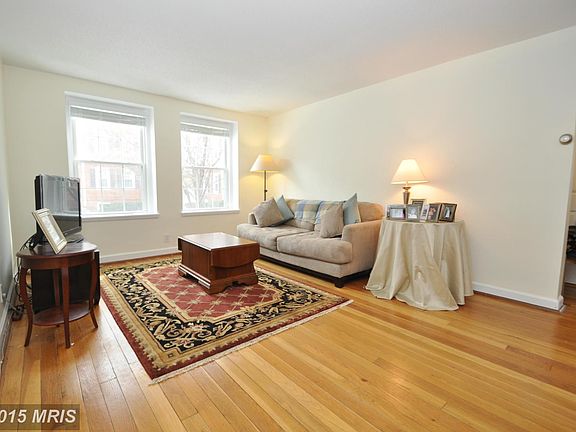 2nd image of 2916 S Buchanan St APT A1