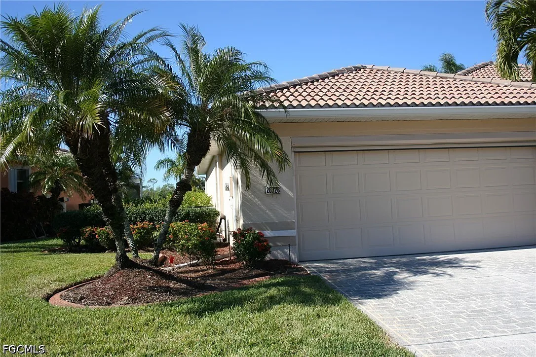3 bed, 2.5 bath, 2133 sqft, $5,000 — Photo 2