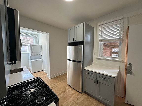 2nd image of 6912-14 N Wayne Ave #2R