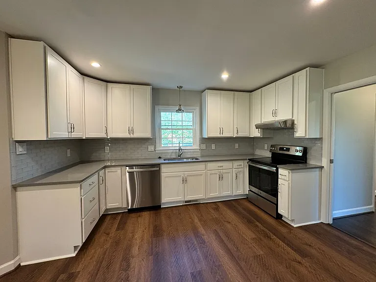 1002 S Main St — Photo 5