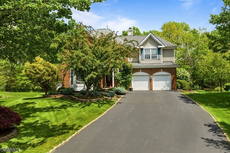 1st image of 29 Stone House Dr