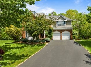 29 Stone House Dr, Whitehouse Station, NJ 08889