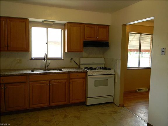4th image of 5593 E 139th St