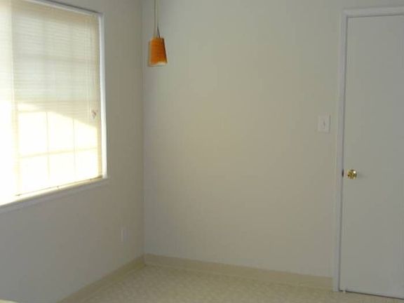4th image of 3621 Thornhill Dr