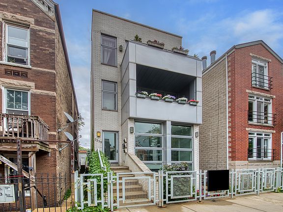 2nd image of 2339 N Leavitt St #2