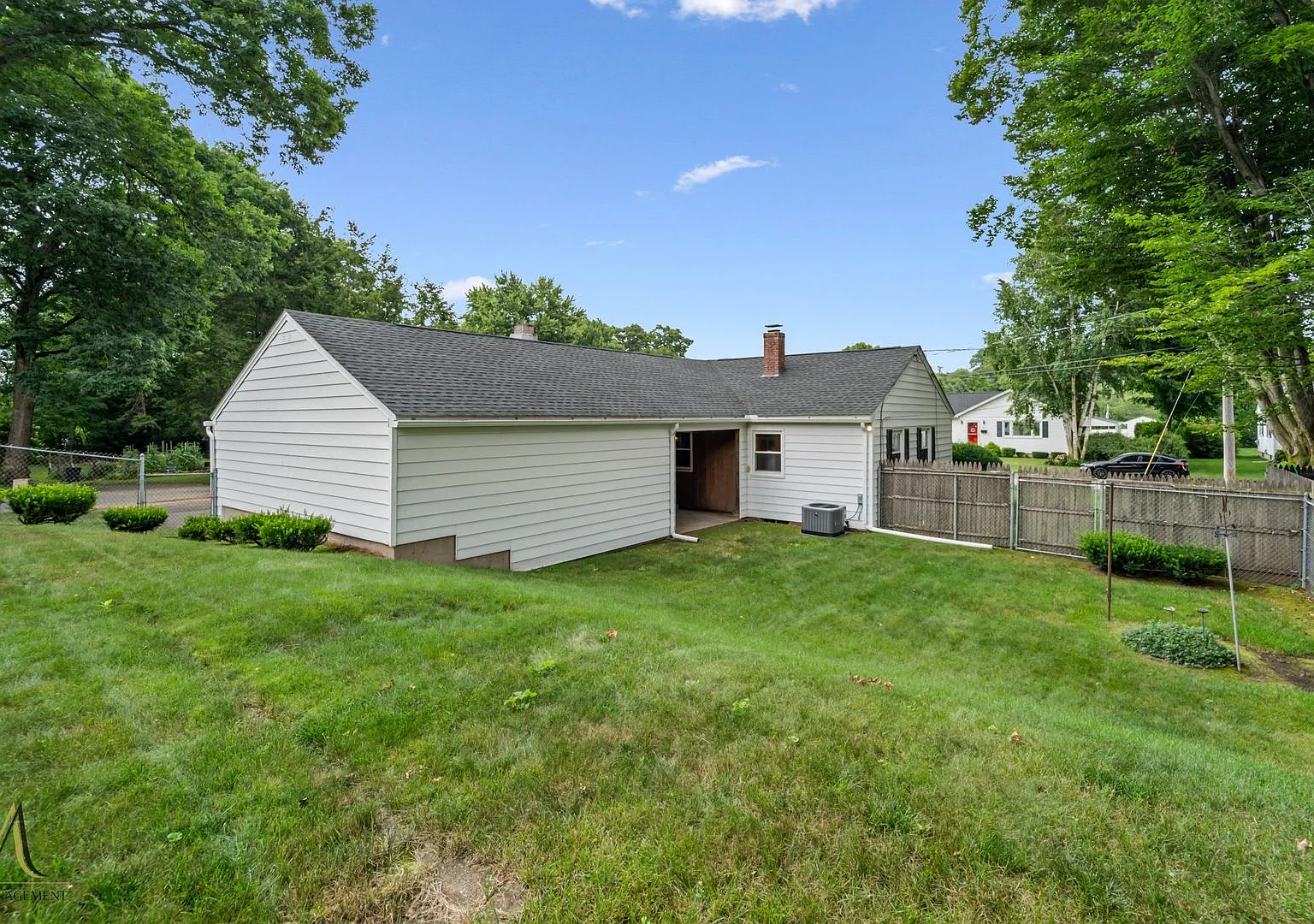 Single-Family Home with Central Air and Garage! — Photo 3