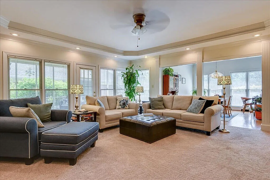 3 bed, 2.5 bath, 2018 sqft, $2,200 — Photo 4