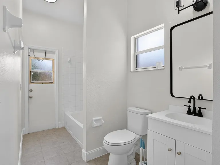 121 Aurelia Ct — Photo 20