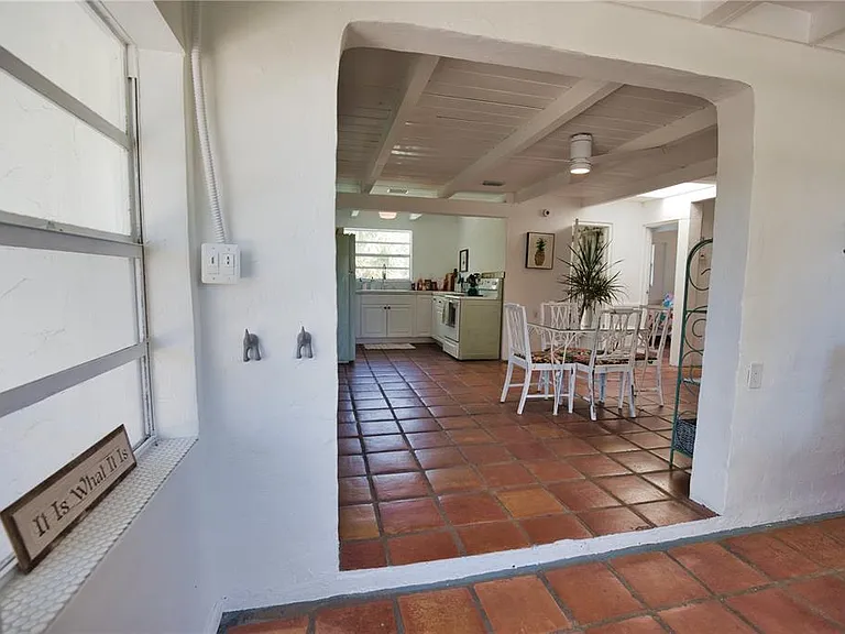 650 Edwards St — Photo 6