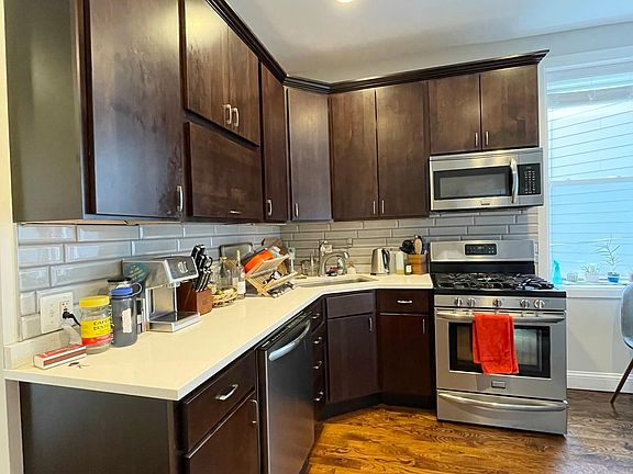 2nd image of 2239 W Cortland St #2