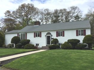 18 Huckleberry Rd, Lynnfield, MA 01940