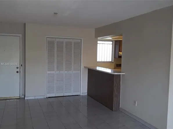 9150 Fontainebleau Blvd APT 209, Miami, FL 33172