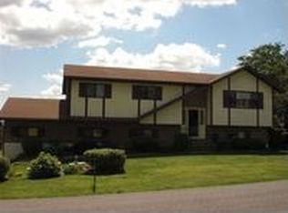 3518 Skyline Dr, Bethlehem, PA 18020