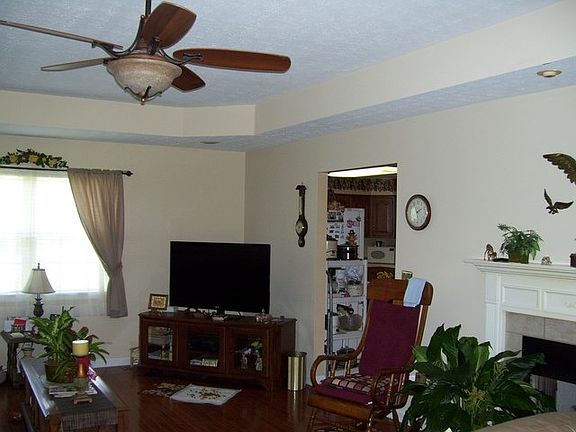 4th image of 35 Greenbriar Ave