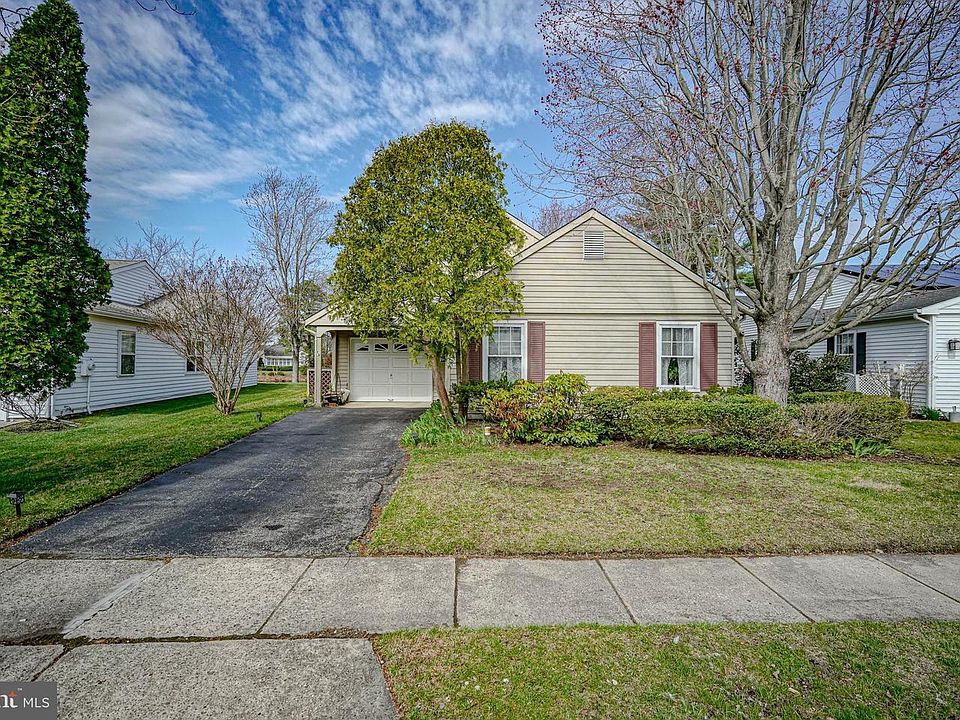 1st image of 39 Marlborough Dr