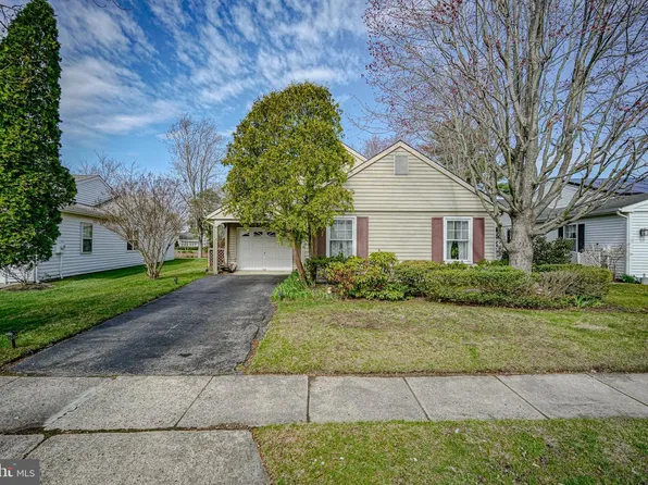 39 Marlborough Dr, Southampton, NJ 08088