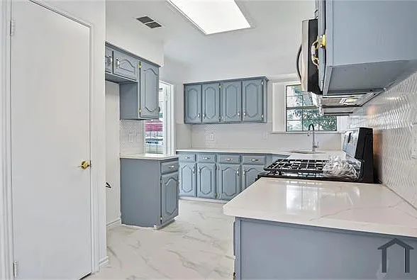 1629 Glencairn Ln — Photo 18