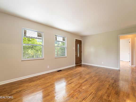 4th image of 2511 Davenport Rd