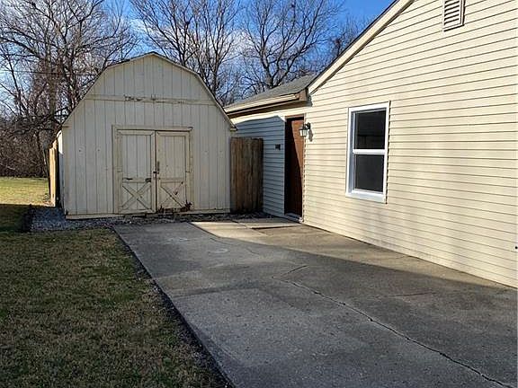 2nd image of 801 Eberhart Dr