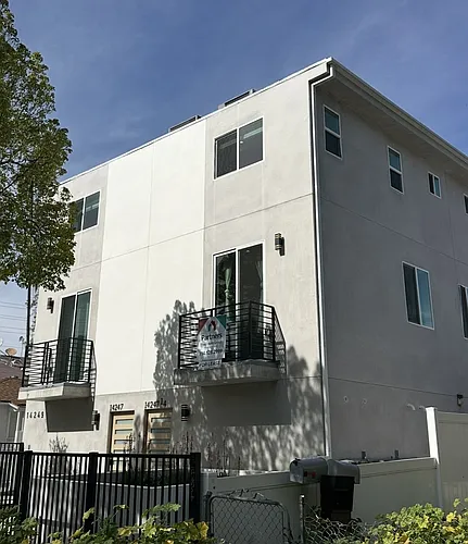 14247 Sylvan St Photo 1