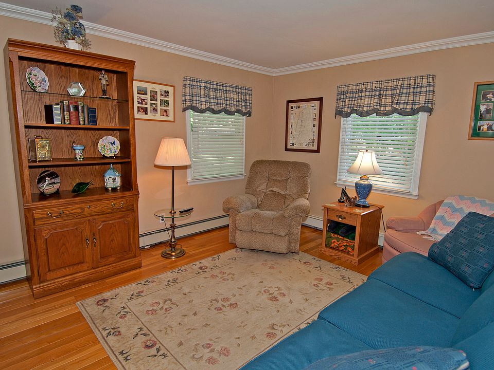2nd image of 39 Village Hill Dr
