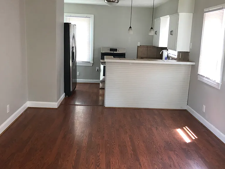 502 Compton St — Photo 7